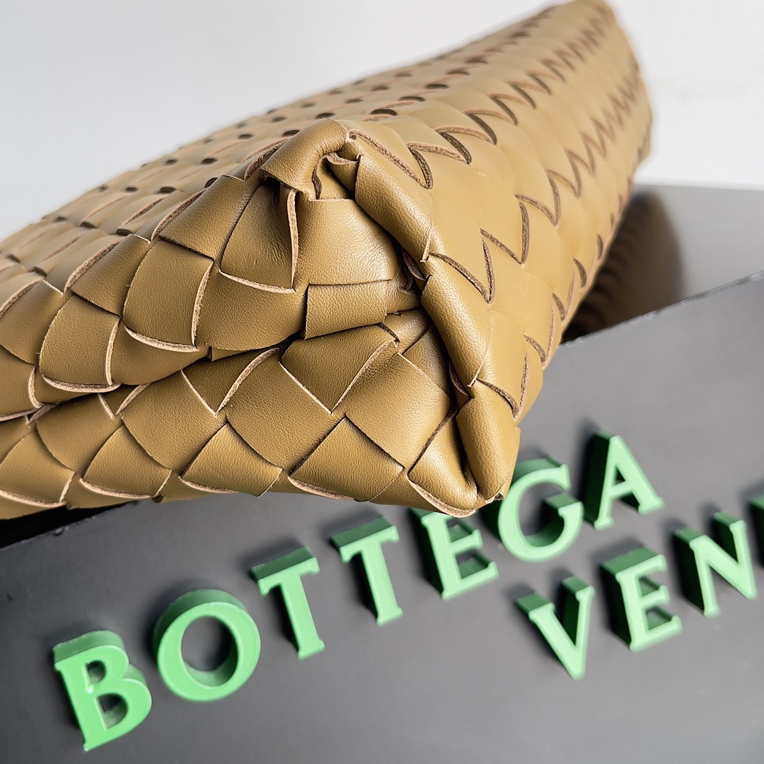 Bottega Veneta Clutch Bags